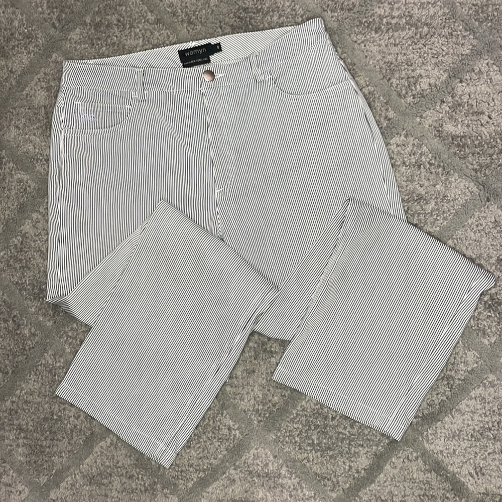 Ankle cropped white with navy blue pinstripe soft and lightweight jean high rise